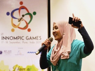 Miss Innovation World Farah Izzati Malaysia singing 1st Innompic Games